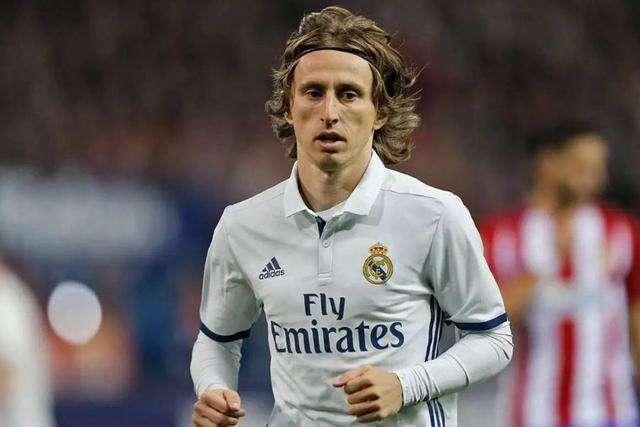 官方：武汉三镇后卫肖开提江租借加盟南京城市