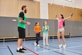 斗地主农民的协作策略（斗地主中农民的配合战术）